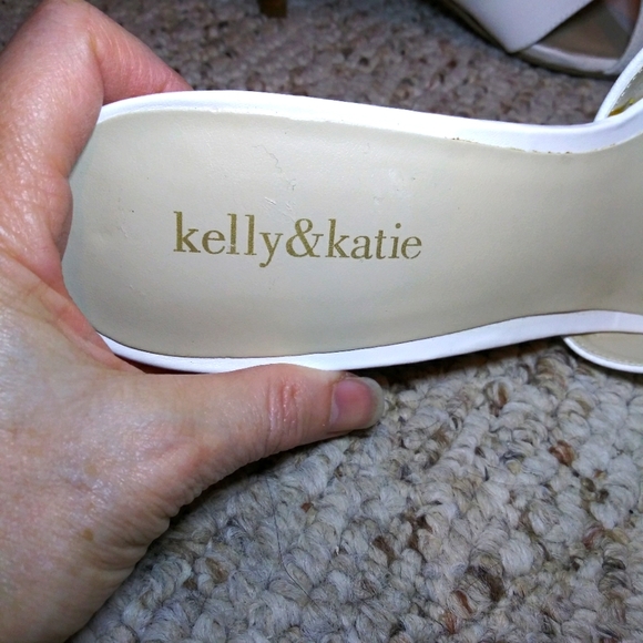 Kelly & Katie Retro 1960's Style, White Leather Criss-Cross Slide Sandals - Picture 4 of 12